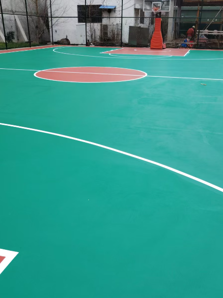 东山 球场长期使用易出现地面开裂